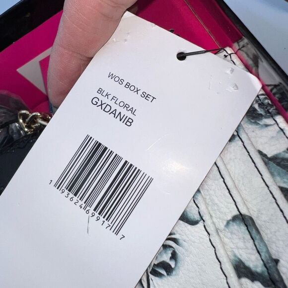 Betsey Johnson Black Crossbody Bag with Card Case - Picture 9 of 9